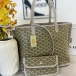 Goyard bag( gray)